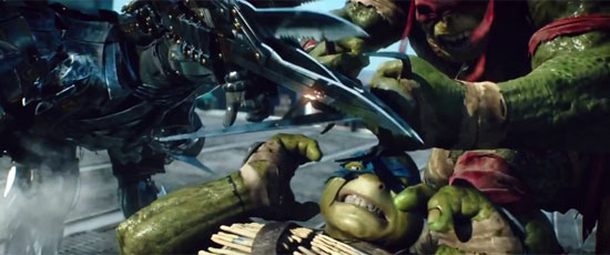 Shredder attacks Leonardo and Raphael